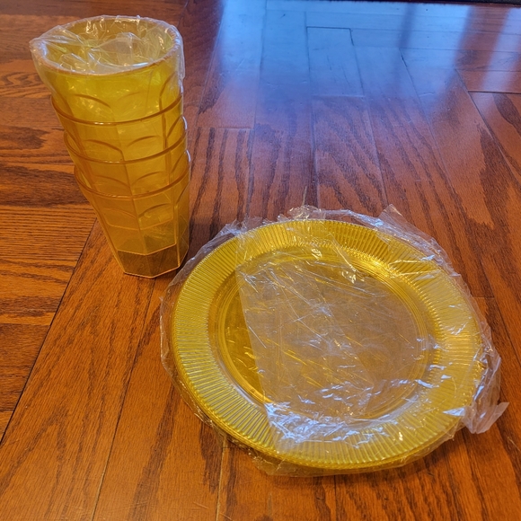 4pc Plate, Matching Cups & 24pc. flatware Set with added yellow 3 plates & 4 cup - Picture 3 of 3